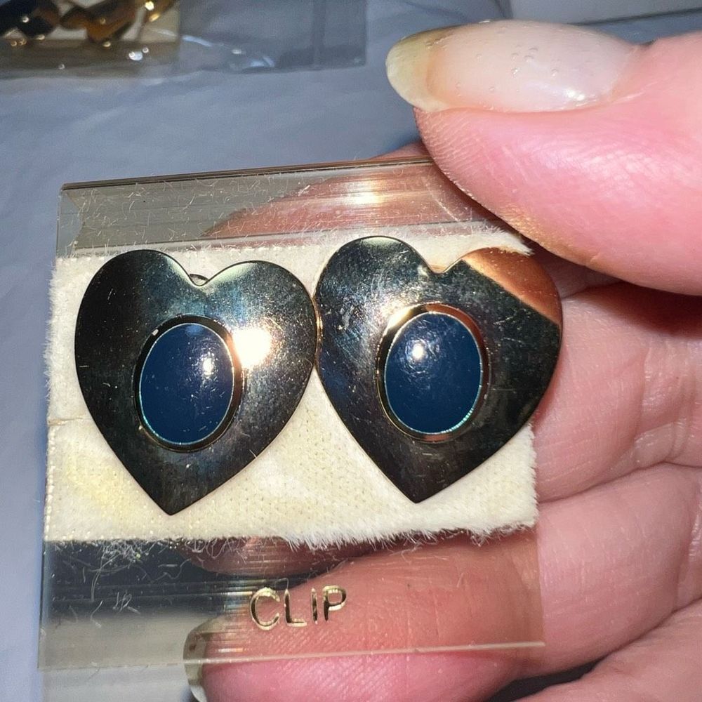Vintage Gold Tone with Navy Blue Enameled Heart Clip on‎ Earrings